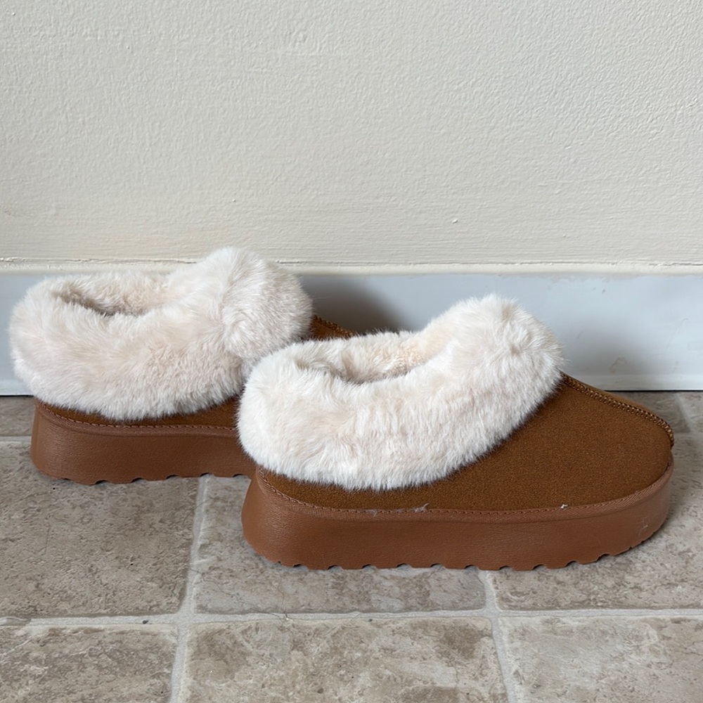 Cozy Faux-Fur Lined Women’s Slip-On Platform Mules in Brown (NEVER WORN)